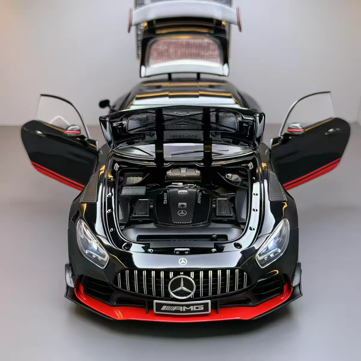 Mercedes-Benz AMG GT R Pro – 1:18 Scale Diecast Model